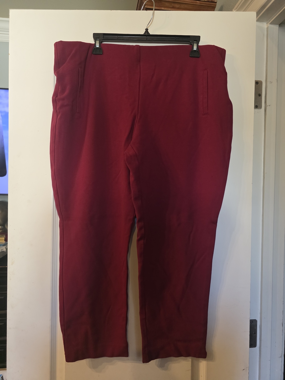 Women's Chico's Burgundy Stretchy Cropped Pant - Size 3.5